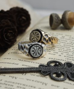 Vegvísir, Viking compass ring