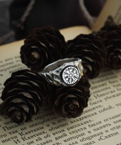 Alternative view of Vegvísir, Viking compass ring