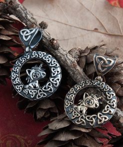 Unicorn medallion, Trinity Knot