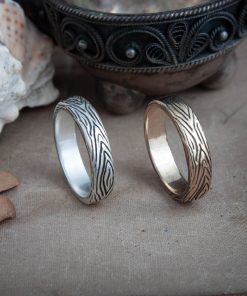 Alternative view of Dark Wood Grain Ring