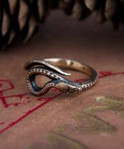 Elegant snake ring
