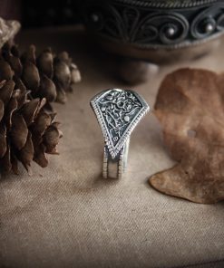 Alternative view of Ring of Favor