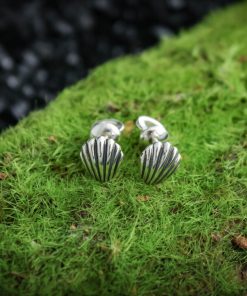 Alternative view of Scallop Shells Stud Earrings